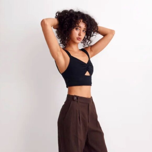 cutout knot front crop tank top - Picture 1 of 4